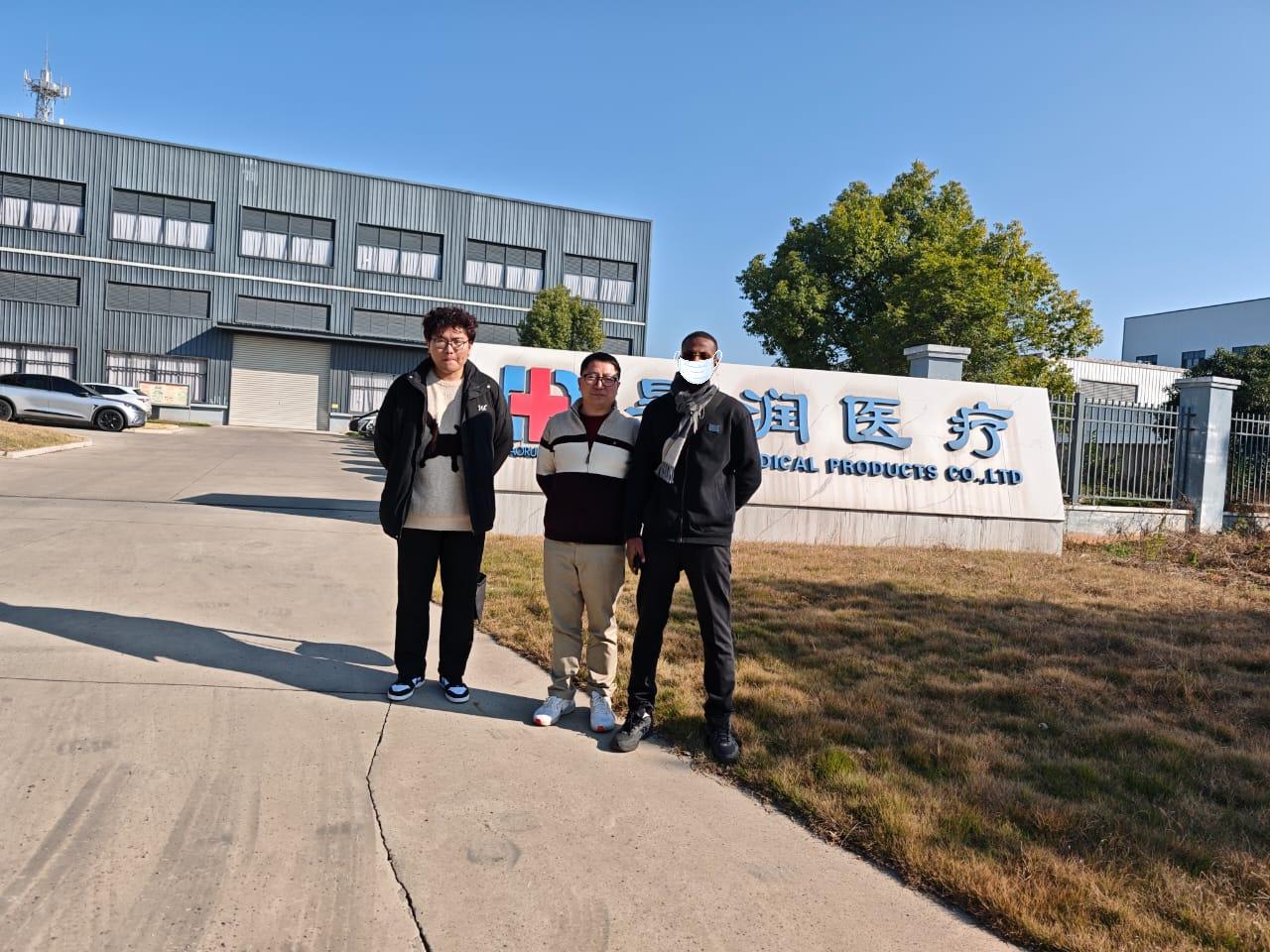 Клиент из Африки посетил наш завод 15 декабря 2025 года: содействие развитию потенциала углубленного сотрудничества